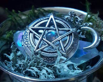 Protective Amulet / Pentagram / Silver metal and Labradorite locket necklace / Neroli Handmade Esoteric Jewelry