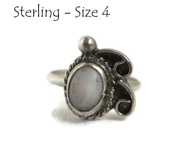 Vintage Navajo White Quartz Ring, Sterling Silver Native American Jewelry Size 4