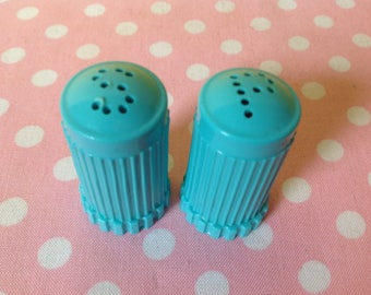 Turquoise salt and pepper shakers, blue salt and pepper, aqua salt and pepper, plastic salt and pepper shakers, retro salt and pepper,