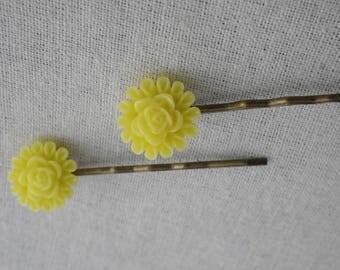Barrettes007 - Set of 2 hair pins yellow flower
