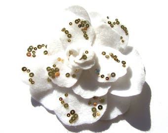 WHITE FELT FLOWER BROOCH SEQUIN GOLD 12 CM