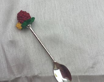 Set of 4 vintage teaspoons in original box