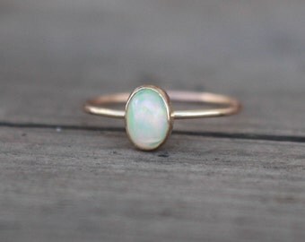 14 k yellow gold Welo Opal Ring