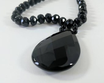 Vintage black beaded necklace with teardrop pendant // long necklace // longline // gifts for her // jewellery // jewelry