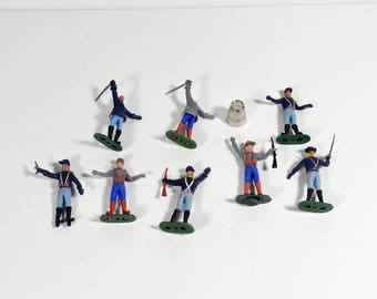 Plastic Civil War Soldiers - Lot of 8 Union and Confederate Toy Soldiers