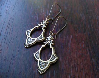 Boucles D'oreilles Art Nouveau Doré Mat - Feuille Sertie De CZ Bleu - Fait Main Unique
