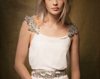 Robe de mariée "Joy" avec épaulettes et ceinture argentées