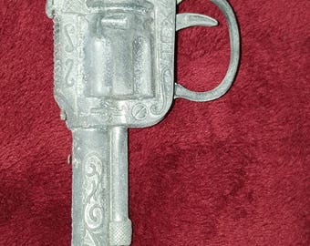 Vintage metal toy gun/Texas steerhorn/ Toy gun/ cowboy gun/ pistol / gun/sharpshooter