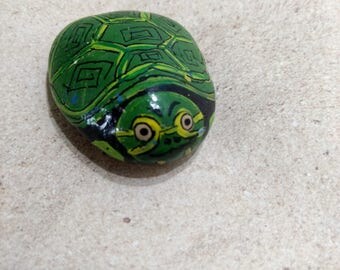 Painted rock turtle | Etsy