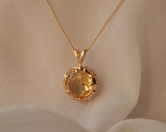 Glowing, whimsical vintage 10K yellow gold Citrine pendant on chain