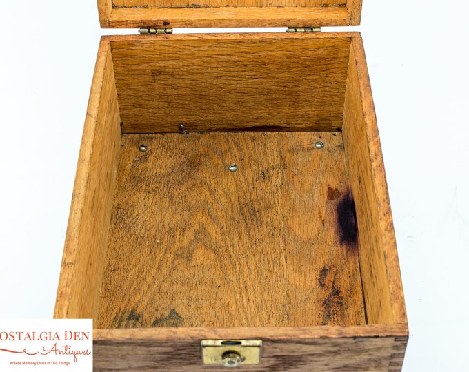 Vintage Shoe Shine Box | Griffin Shinemaster Kit | Finger Jointed Oak Chest