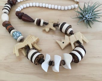 Vintage African Animals Beaded Necklace // Wooden beads, vintage jewelry, boho necklace