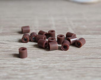 Perles tube en plastique marron