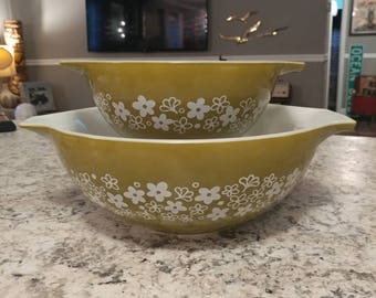 REDUCED-Vintage Pyrex Spring Blossom 444 & 442 Cinderella bowls