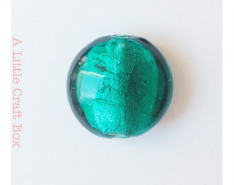 2 flat 2cm - green Round Lampwork beads