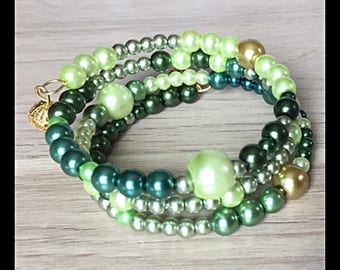 Bracelet triple strand glass bead memory.
