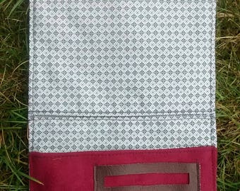 Tobacco pouch in plum