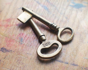 Antique Brass Skeleton Key Set - Railroad - Keys to Room 302