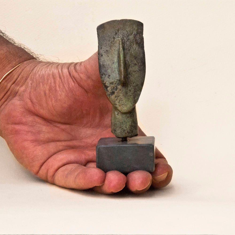 cycladic figurines were found in