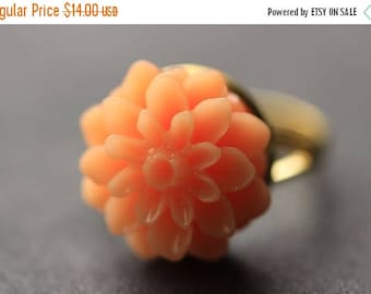BACK to SCHOOL SALE Peach Mum Flower Ring. Peach Chrysanthemum Ring. Peach Flower Ring. Peach Ring. Adjustable Ring. Handmade Flower Jewelry