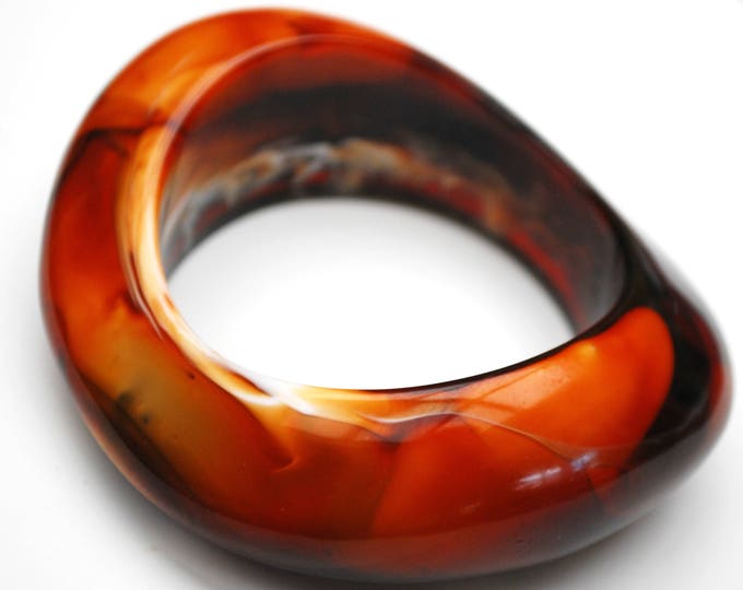 Chunky Lucite Wave Bangle -Brown White Black Marbled - Vintage Plastic - Wide Bracelet