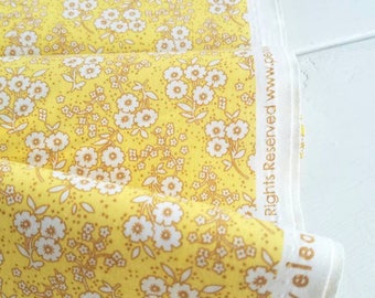 Rose Artisanale Unique "The Nancy Rose" En Satin Jaune - Matériaux Soie/satin, Ruban, Ours En Peluche - Artificielle Et Faite Main