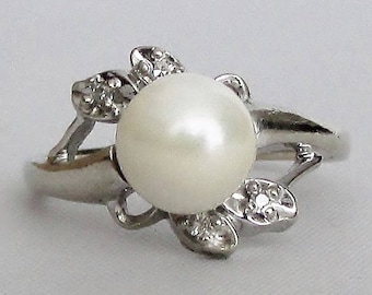 Pearl and Diamond 14k White Gold Vintage Ring - Lovely!