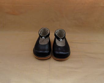 Adorable girls vintage black leather shoes, mary janes, shoes, black, formal, new old stock,