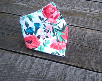 Bavoir bandana Champs de roses Fleurs bavette / Field of roses baby Bandana bib Floral girly