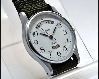 Sovjet-Unie Vintage mannen pols horloge Luch jaren 1980 Quartz 2350 dag datum White Dial verchroomd Case groen Nylon Strap Rusland Russische Sovjet
