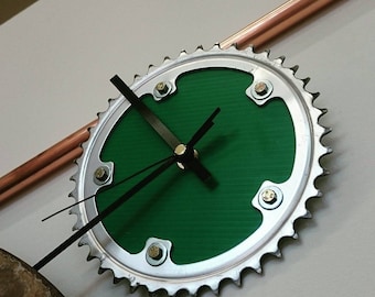 Wall clock made with an old chainring