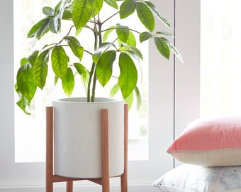 Medium pot planter with timber legs - Christo series - WHITE