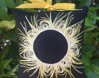 Total Solar Eclipse Christmas Ornament, August 21, 2017, Souvenir, Door Knob Hanger, Gift Topper, Pillow, Xmas