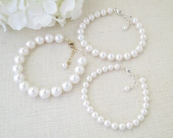 Swarovski pearl bracelet, Pearl wedding bracelet, Simple pearl bridal bracelet, Bridesmaid bracelet
