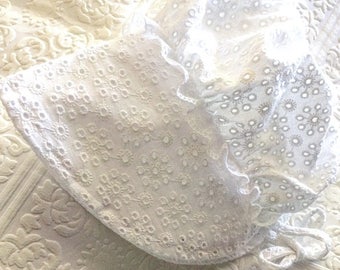 White bonnet, white baby bonnet, baby hat, newborn hat, white hat, baby hat, bonnet, eyelet bonnet, white bonnet, baby white sunhat