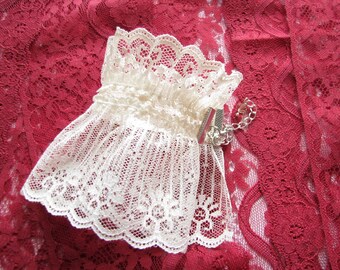 Lace Wrist Cuff bracelet Lace bracelet Shabby bracelet Ivory Bracelet Gift for her Gift for girlfriend Lace wedding Wristbands Lace cuff