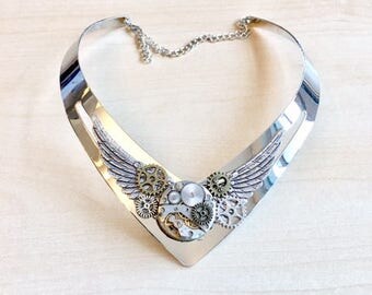 Sturdy steampunk necklace with cogs, old watch dial and silver wings