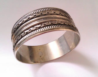 silver coloured metal bangle