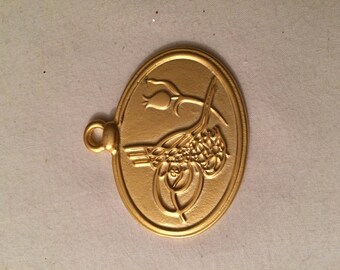 Gold metal 5 * 4 cm aproximatly Medallion pendant