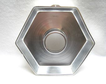 wilton hexagon cake pan