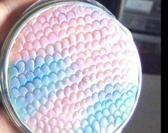 Mermaid tail mirror compact
