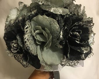 Black and silver bridesmaids bouquets