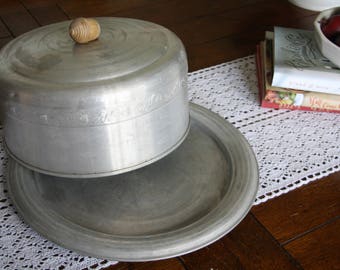 Vintage, Cake Carrier with Wooden Acorn Pull by West Bend