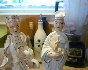 pair of vintage Asian figurines, gold and white clothing, beautiful