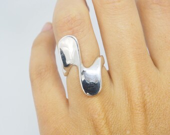 Curved shape silver silver ring
