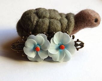 Brooch blue cold porcelain flowers bronze diamond shape print