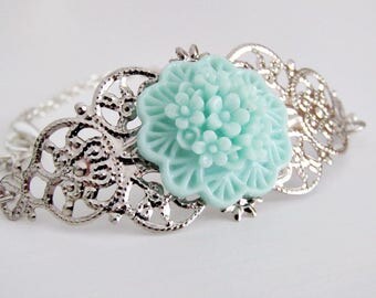 Watery green and silver oriental chain bracelet