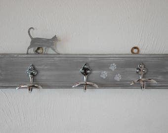 Ancien porte manteau d'école, année 1950-1960, en bois, patiné gris et blanc, shabby chic, vintage France