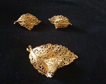 Vintage Lisner brooch and earrings set gold tone
