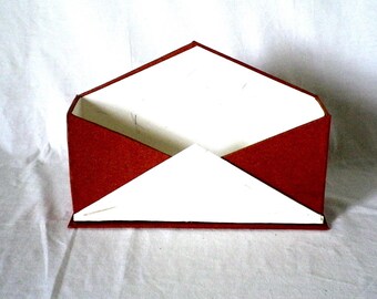 porte courier fabriqué en carton en skivertex et papier